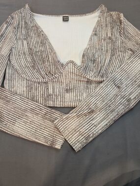 SHEIN Metallic Ribbed V-Neck Long Sleeve Crop Top - Silver